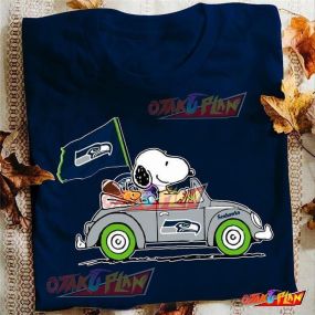 Snoopy Drives Seattle Seahawks Beetle Car Fan T-Shirt
